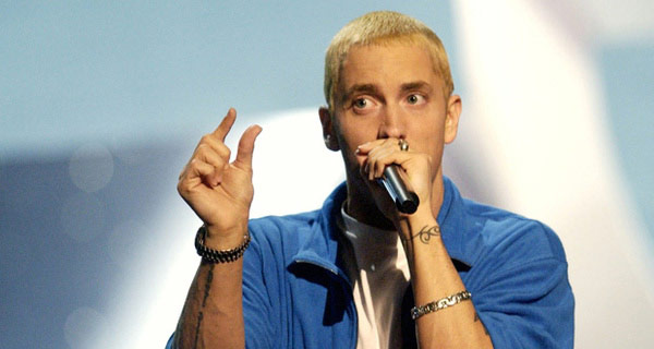 Hãy theo đuổi đam mê, thành công sẽ theo đuổi bạn.