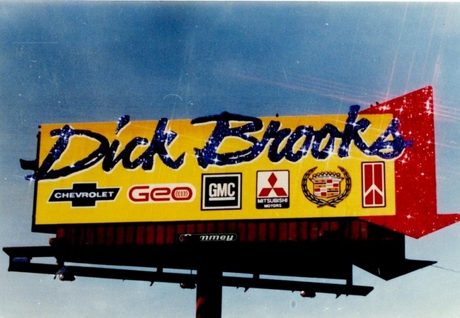 Chất liệu Sequin: Cho quảng cáo ngoài trời thêm quyến rũ