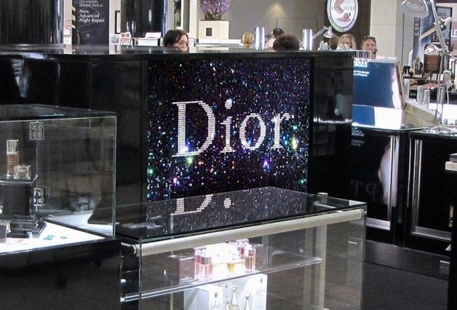 Chất liệu Sequin: Cho quảng cáo ngoài trời thêm quyến rũ