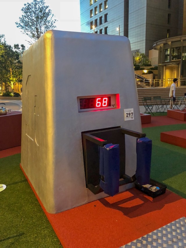 Coca-Cola chào đón Olympic Tokyo 2020 bằng máy bán hàng tự động cao 3,5m